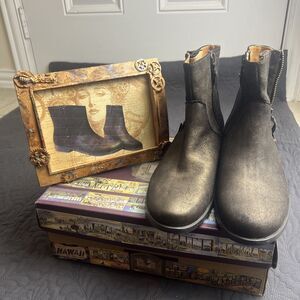 Earthies Sintra Rock SZ 7.5 Gold Suede Leather Chelsea Boots w/Decoupage Box